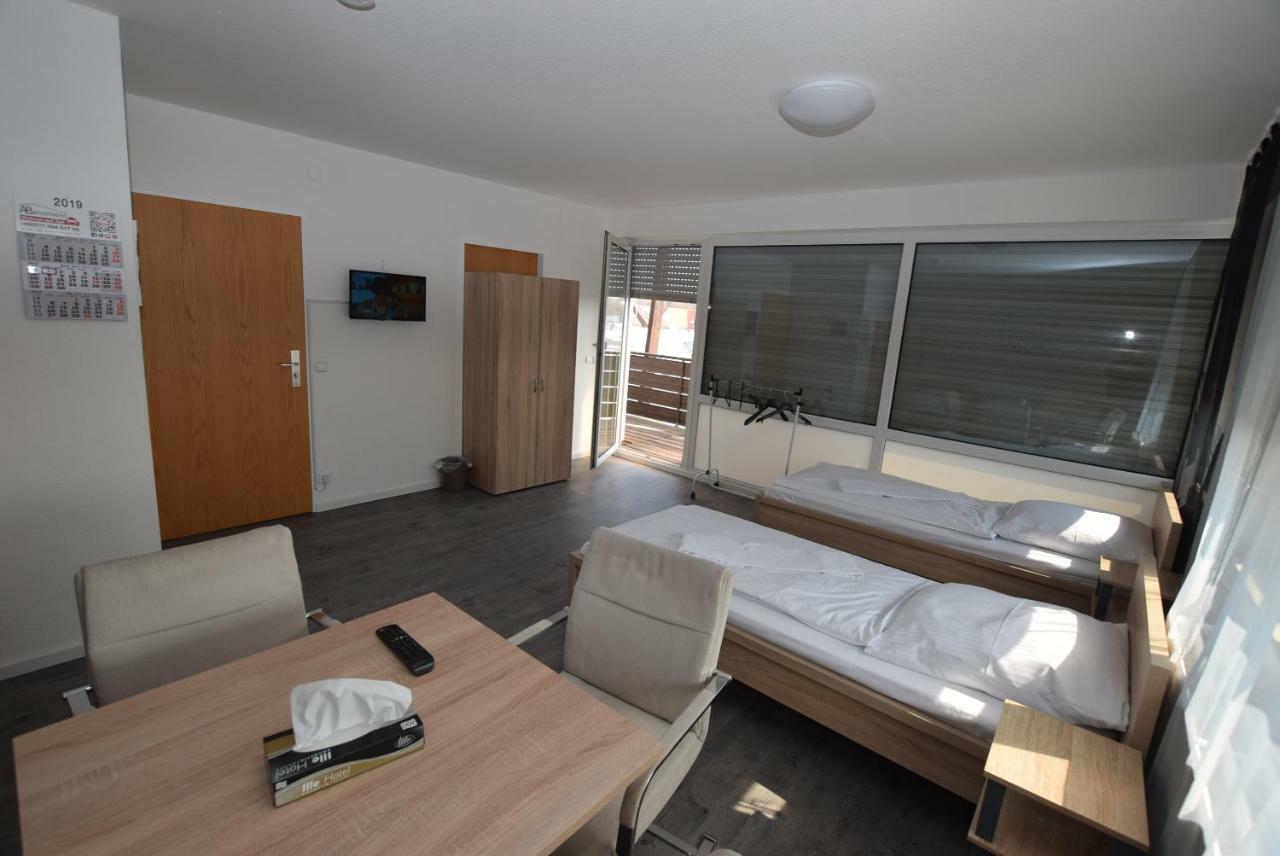 Monteurzimmer Messe Airport Wolfschlugen ภายนอก รูปภาพ